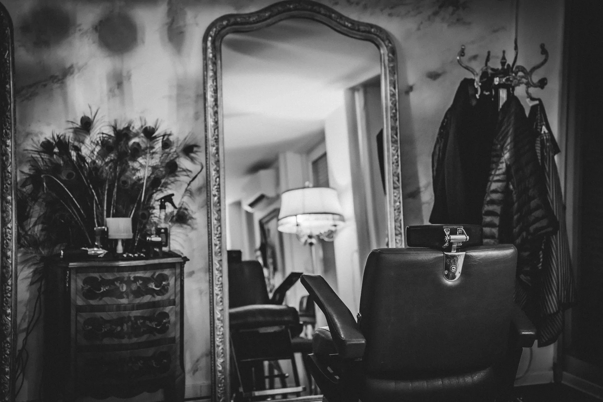 Salon de barbier à Colmar — fauteuil et miroir Bazaar Barber